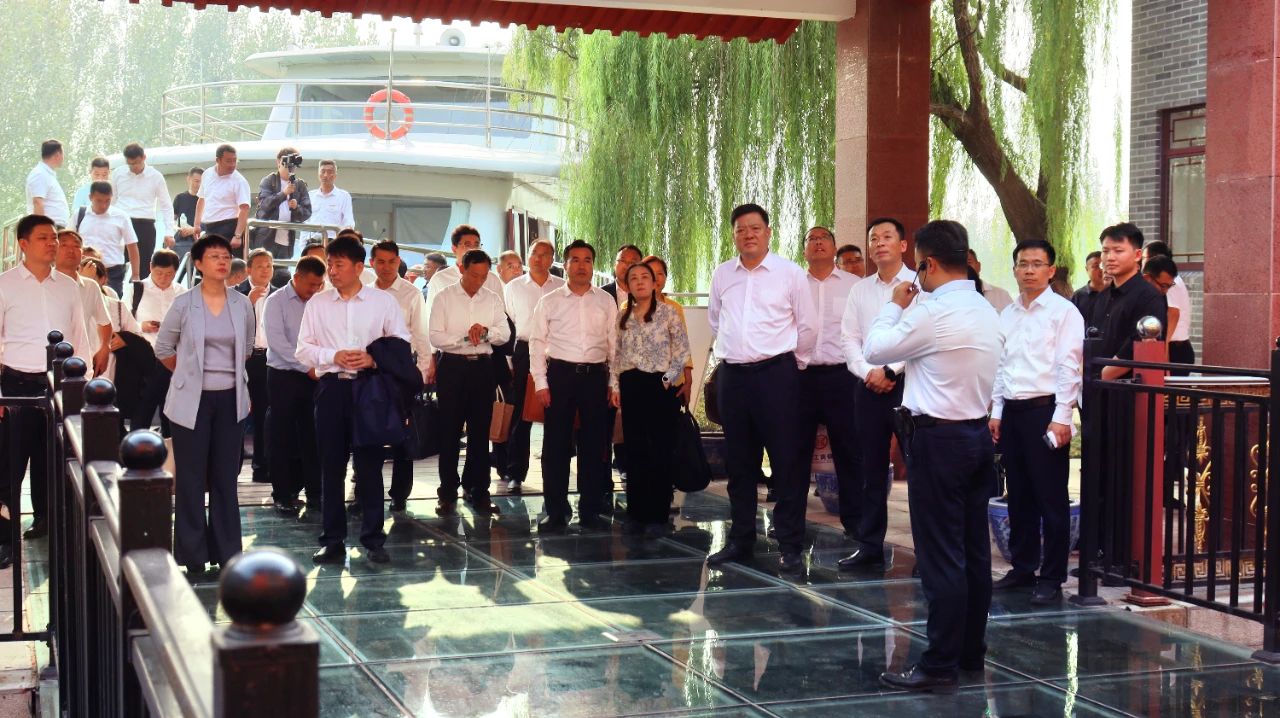 現(xiàn)場(chǎng)辦公 干在一線 | 孔子文旅集團(tuán)召開黨委（擴(kuò)大）會(huì)議暨重點(diǎn)項(xiàng)目建設(shè)現(xiàn)場(chǎng)會(huì)