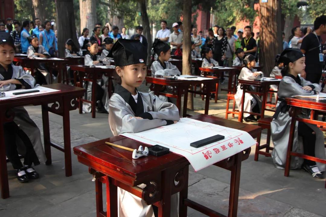 詩(shī)禮少年 | 三孔景區(qū)禮文化體驗(yàn)微營(yíng)開(kāi)始啦！開(kāi)筆禮、成人禮、禮拜先師